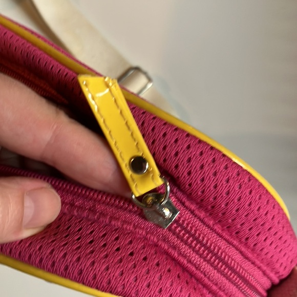 Sporty pink purse - Picture 3 of 7